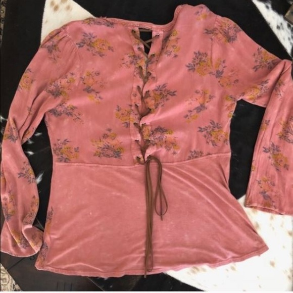 Gimmicks by BKE - cute floral top 🌸🌺 - Picture 3 of 5